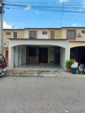 Residencia de dos plantas en Urbanización privada